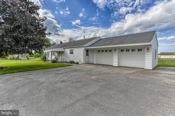 35 BASEHOAR SCHOOL RD, Littlestown, PA 17340