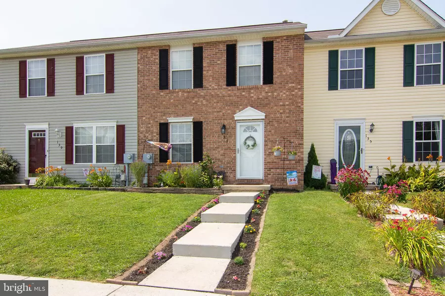 137 APPLE GROVE LN, Littlestown, PA 17340