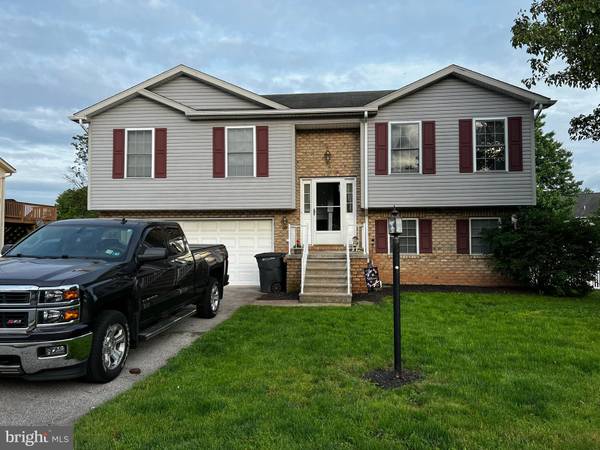 16 ASH DR, Littlestown, PA 17340