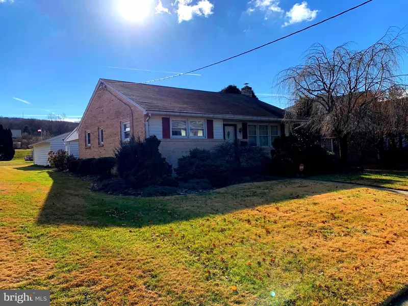 310 E LOCUST ST, Fleetwood, PA 19522