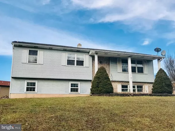 725 ROSEWOOD DR, Douglassville, PA 19518