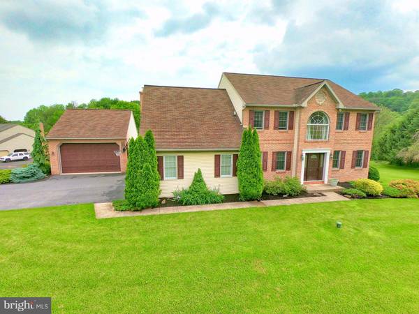 3 FOREST VIEW DR, Wernersville, PA 19565