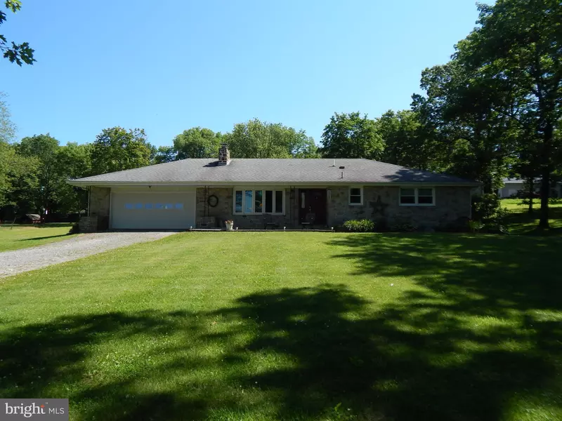 879 HOFFMANSVILLE RD, Bechtelsville, PA 19505