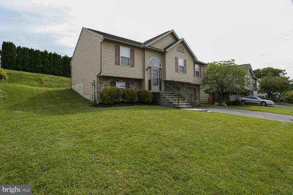 Womelsdorf, PA 19567,319 WINDING WAY