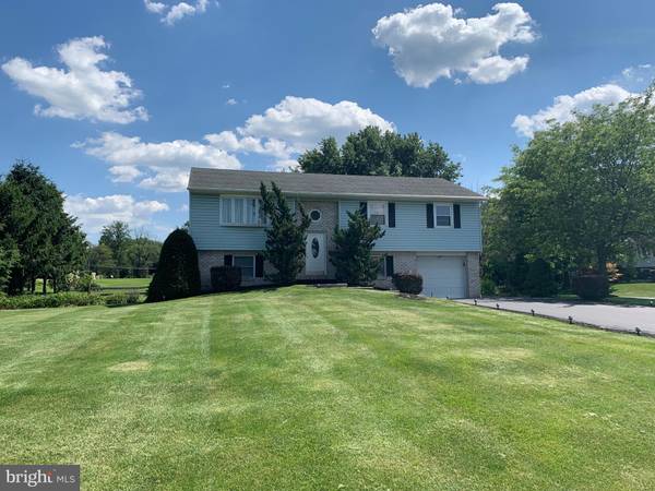 201 HOLIDAY LN, Blandon, PA 19510