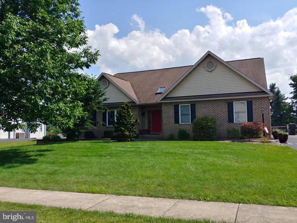 308 FARMINGDALE DR, Douglassville, PA 19518