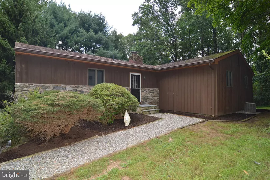 104 HUNTZINGER RD, Wernersville, PA 19565