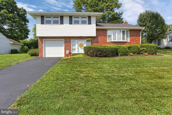 57 MOUNTAIN BLVD, Wernersville, PA 19565