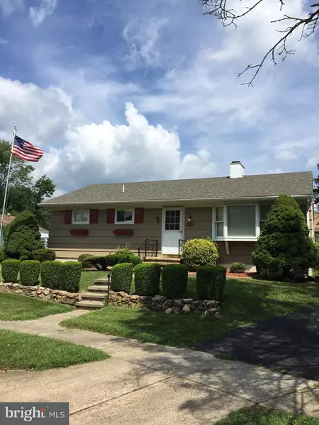 10 CIRCLE DR, Reading, PA 19606