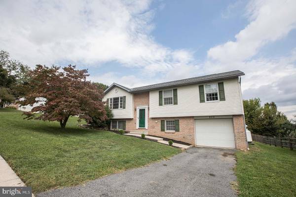 235 W MEADOW AVE, Robesonia, PA 19551