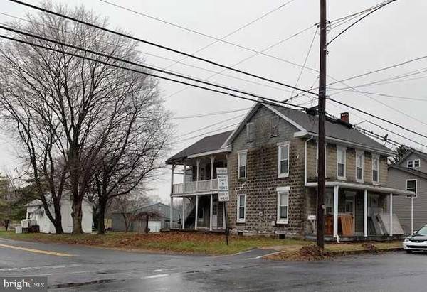 68 MAIN ST, Womelsdorf, PA 19567