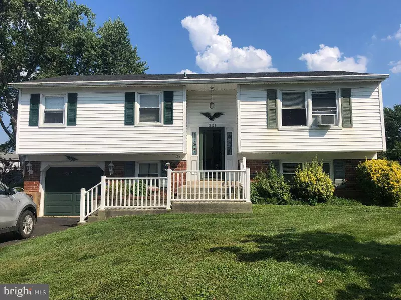 221 WELLINGTON DR, Warminster, PA 18974