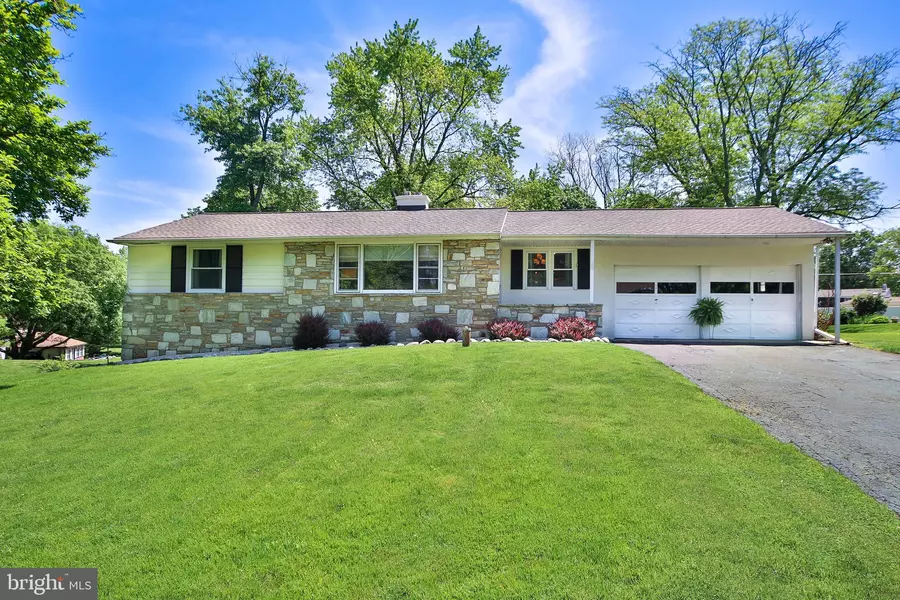 51 MALLARD RD, Holland, PA 18966