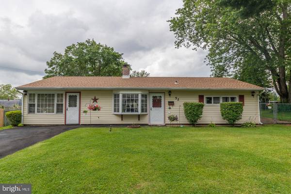 52 GRIDIRON RD, Levittown, PA 19057