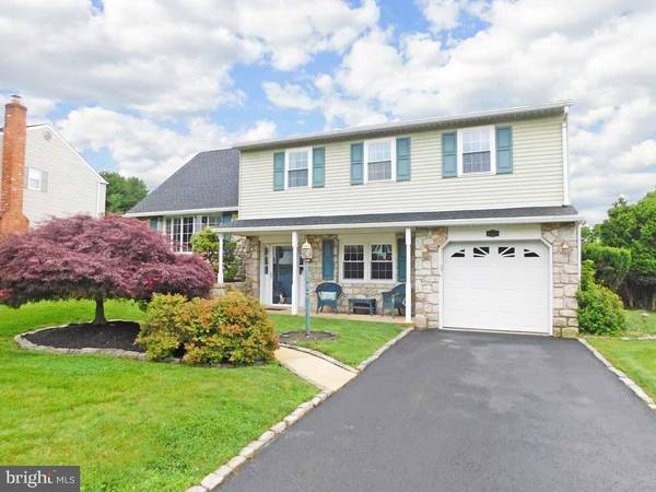 182 CHAPEL DR, Holland, PA 18966