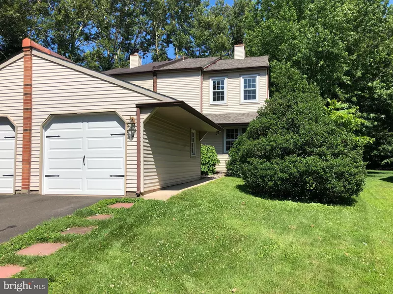 4 STACEY DR, Doylestown, PA 18901