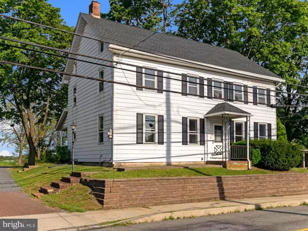 25 S MAIN ST, Trumbauersville, PA 18970