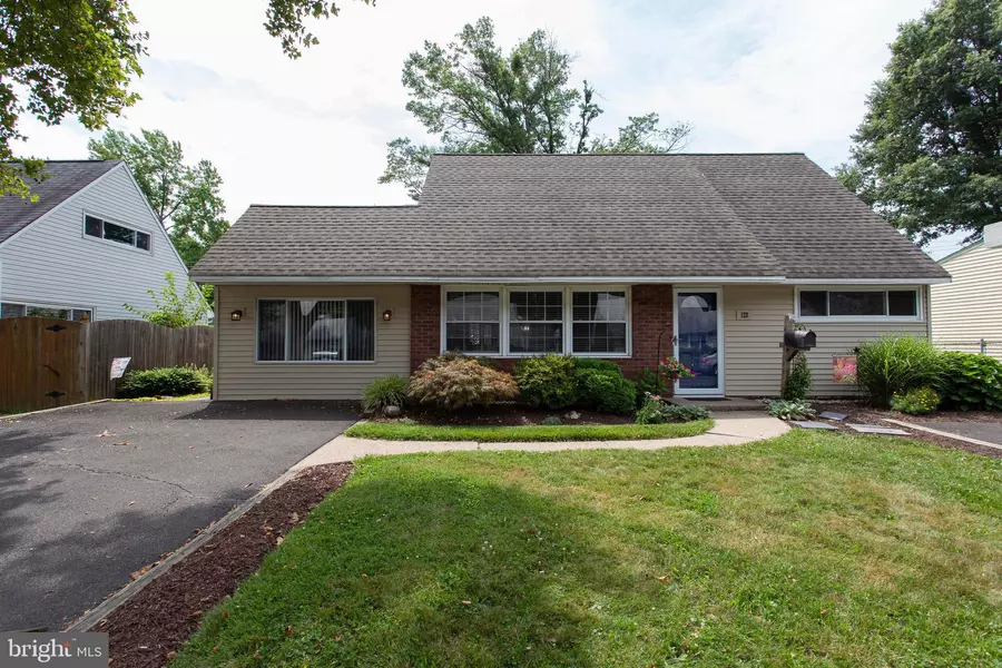 128 VILLAGE LN, Levittown, PA 19054