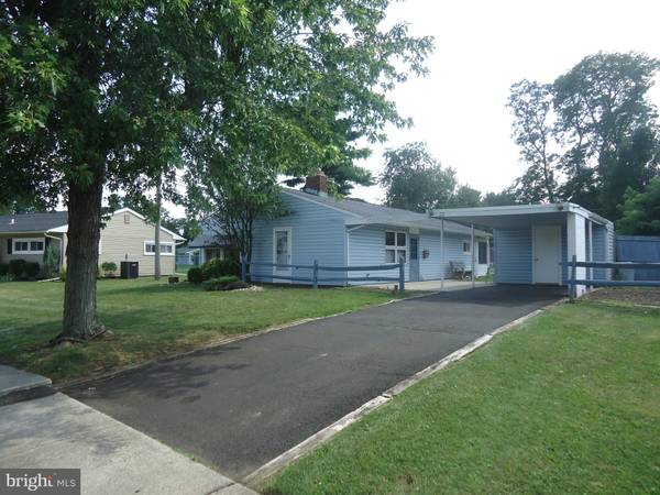 22 GREENBROOK DR, Levittown, PA 19055