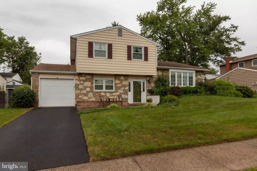 537 CASSINGHAM RD, Fairless Hills, PA 19030