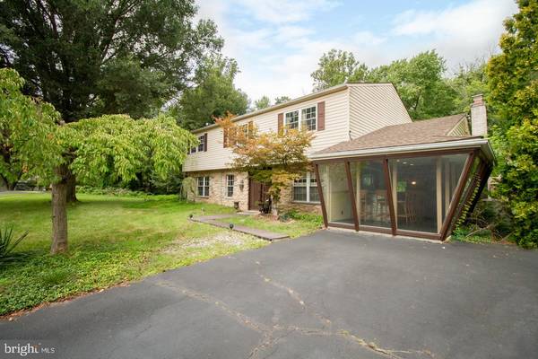 325 TOLL DR, Southampton, PA 18966