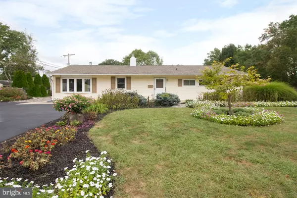 2 MYRTLE LN, Levittown, PA 19054