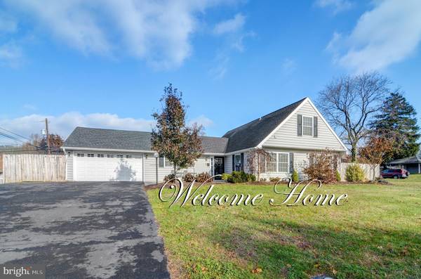 61 ROSE APPLE RD, Levittown, PA 19056