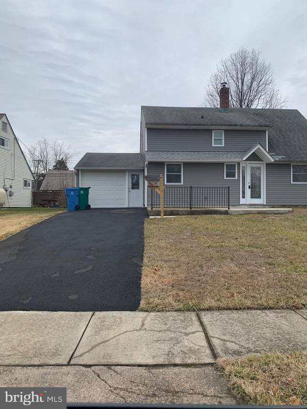 11 RED MAPLE LN, Levittown, PA 19055