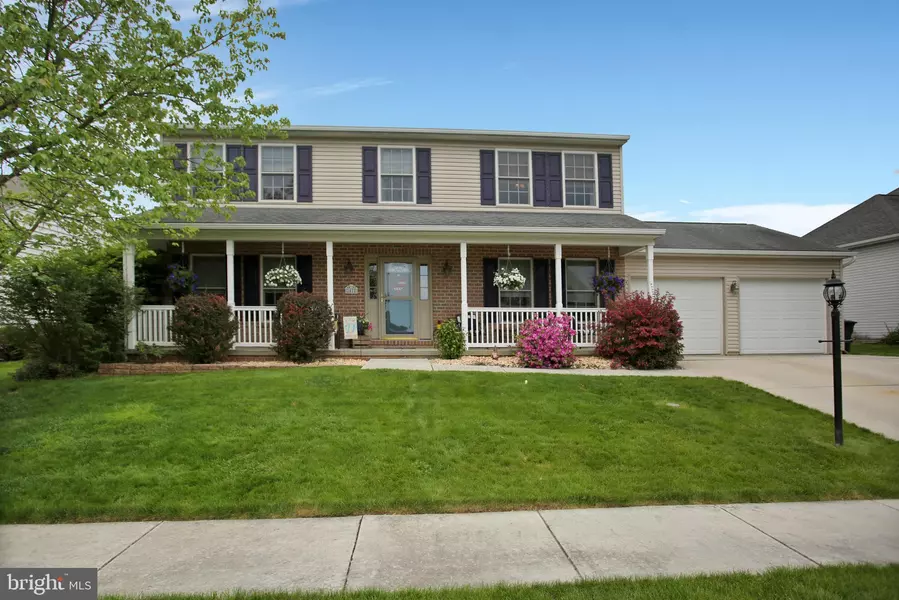 2425 LOBACH DR, Mechanicsburg, PA 17055