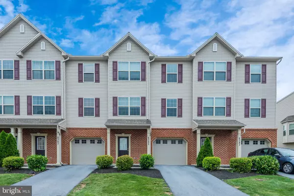 6385 CREEKBEND DR, Mechanicsburg, PA 17050