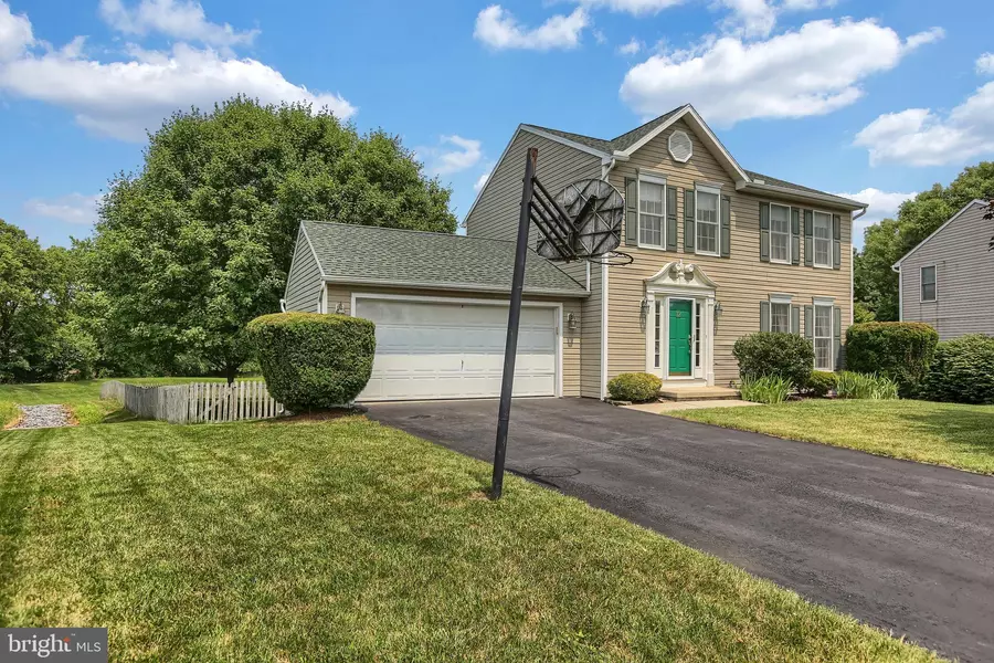 12 MONARCH LN, Mechanicsburg, PA 17050