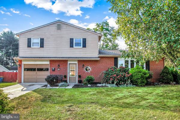 5232 ROYAL DR, Mechanicsburg, PA 17055