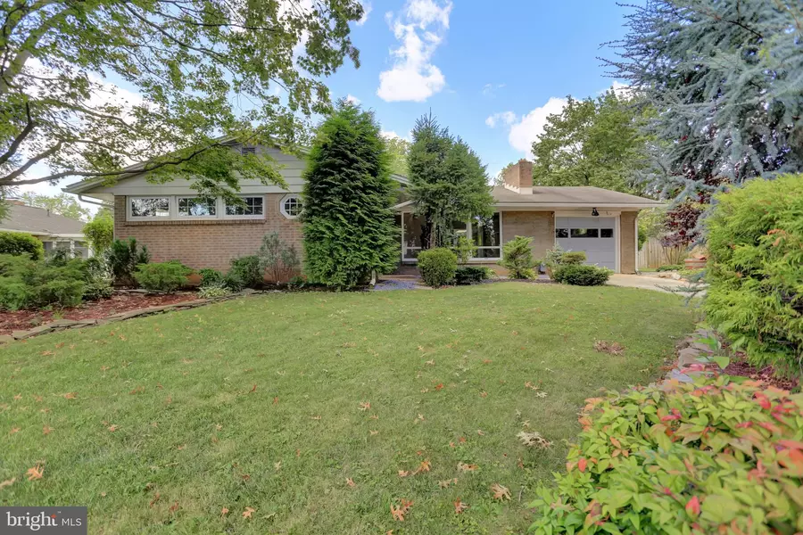 22 AMHERST DR, Camp Hill, PA 17011