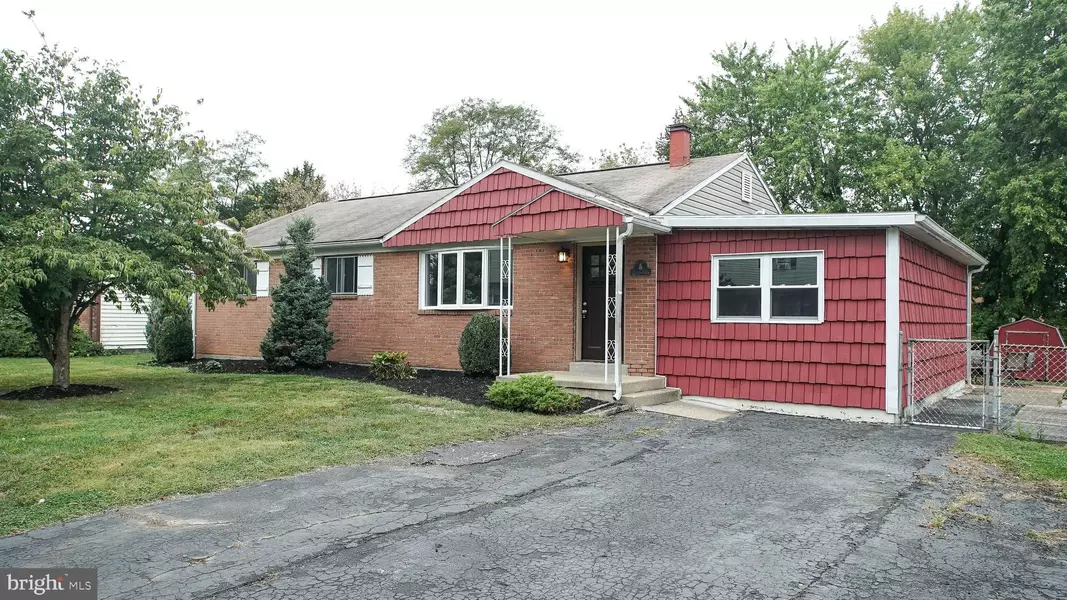 13 DULLES DR W, Camp Hill, PA 17011