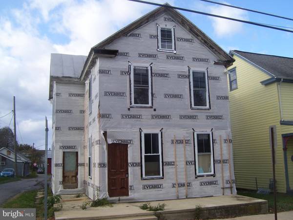 Shippensburg, PA 17257,233 E ORANGE ST