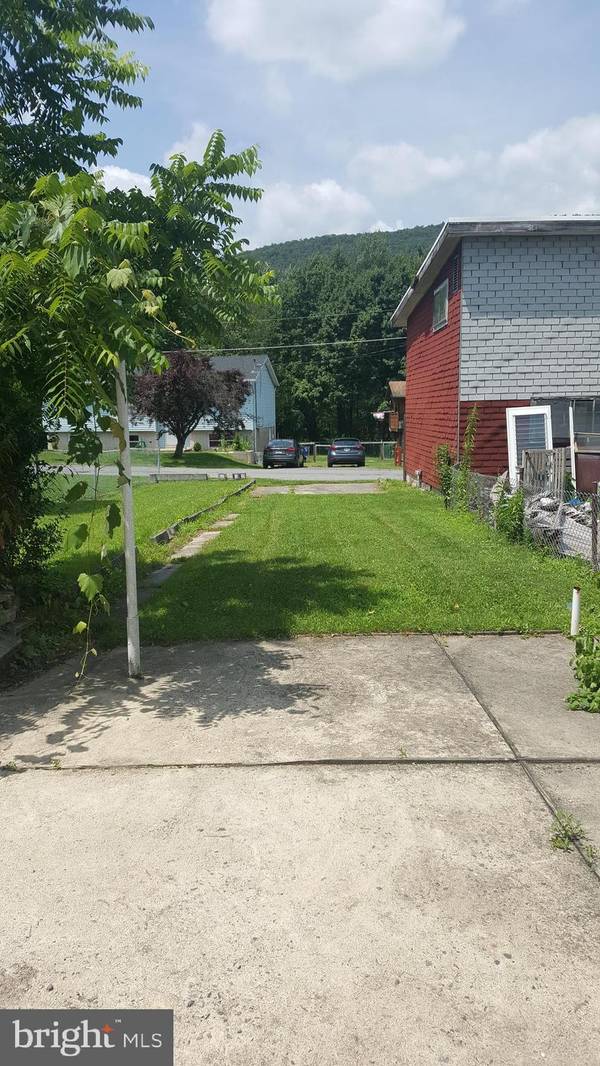 Nesquehoning, PA 18240,140-142 RHUME ST