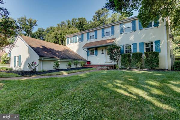 893 HOLLOW RD, Wayne, PA 19087