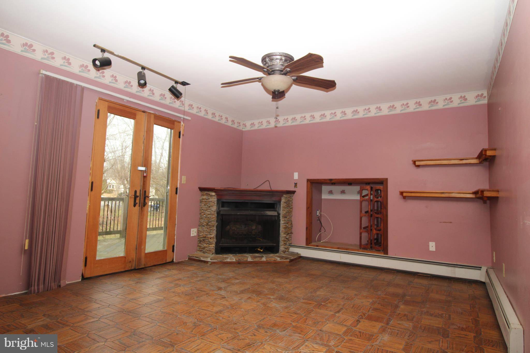 Coatesville, PA 19320,957 FRONT ST