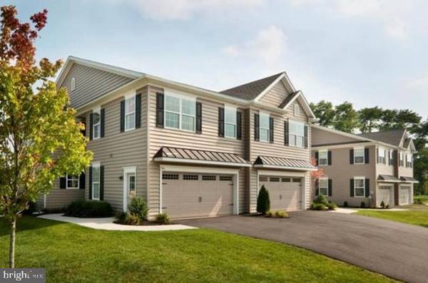 114 NEW VILLAGE GREENE DR, Honey Brook, PA 19344