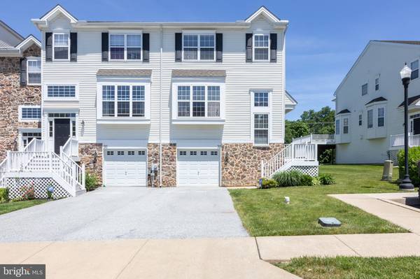 32 SHOREHAM DR, Coatesville, PA 19320