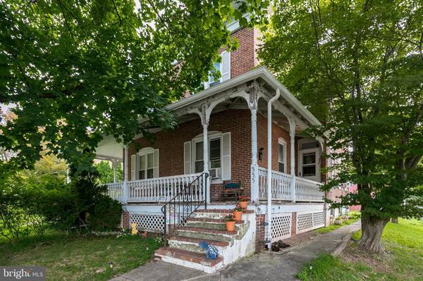 555 N CEDAR ST, Spring City, PA 19475