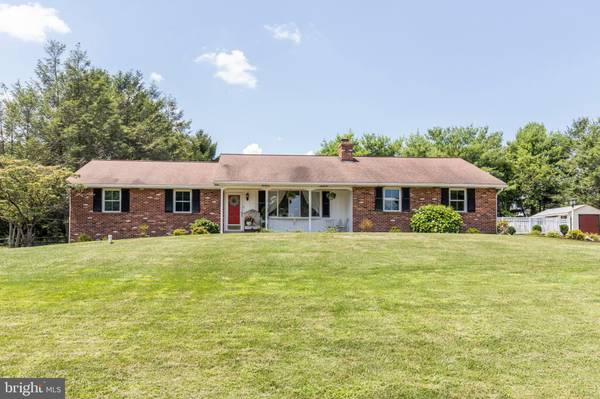 636 WALNUT DR, Parkesburg, PA 19365