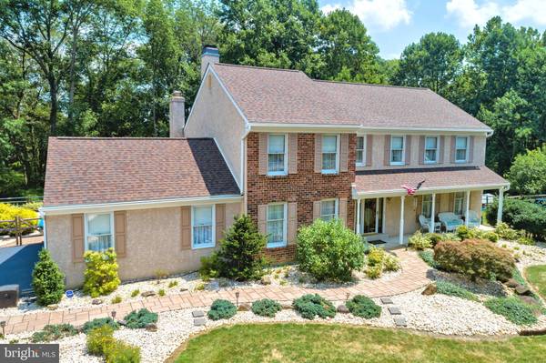 807 ROBERT DEAN DR, Downingtown, PA 19335