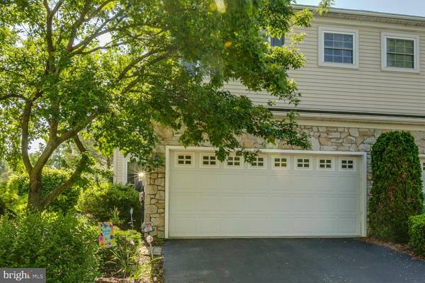 5 CAROUSEL CIR, Hershey, PA 17033