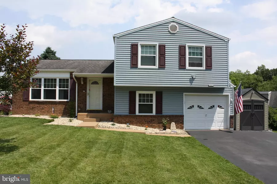 968 BLUE JAY RD, Harrisburg, PA 17111