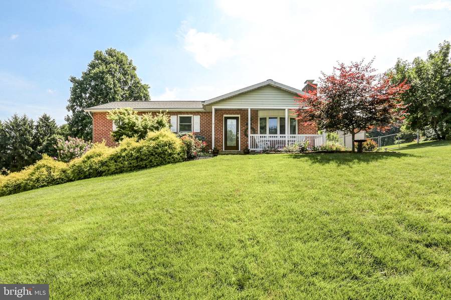 69 BASLER DR, Elizabethtown, PA 17022