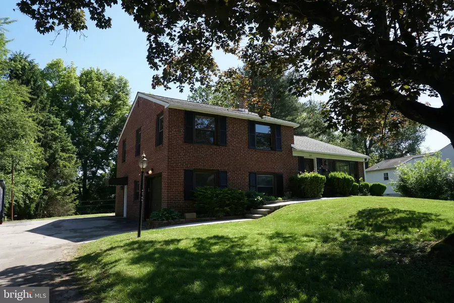 215 CANTERBURY DR, Wallingford, PA 19086