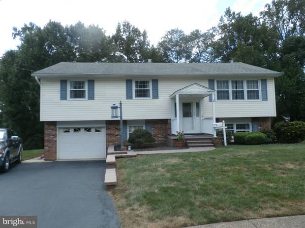 2935 SUMMIT CIR, Aston, PA 19014