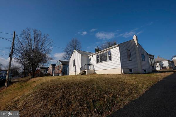 912 HILLSIDE AVE, Boothwyn, PA 19061