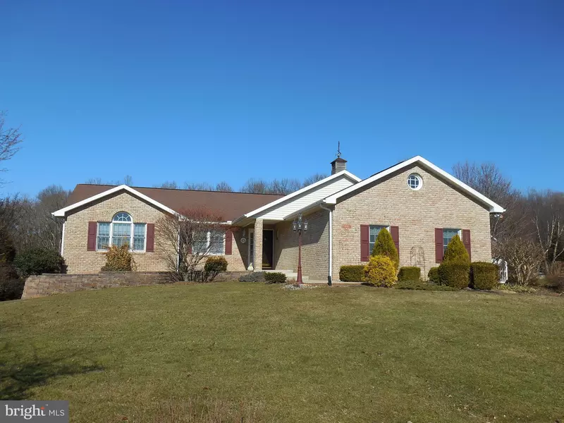 6887 SAINT ANNES DR, Fayetteville, PA 17222